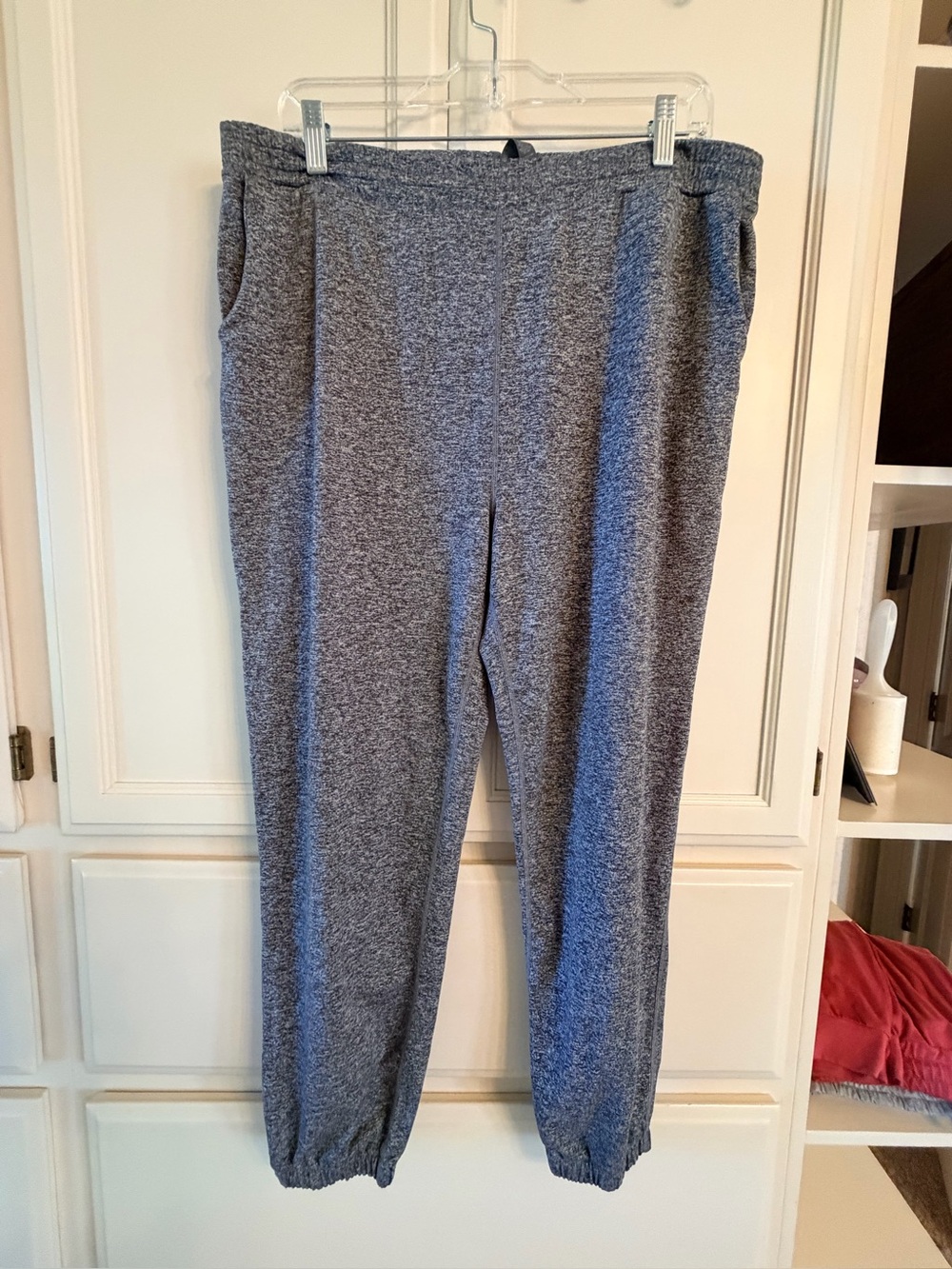 Vuori women’s grey jogger pants xl